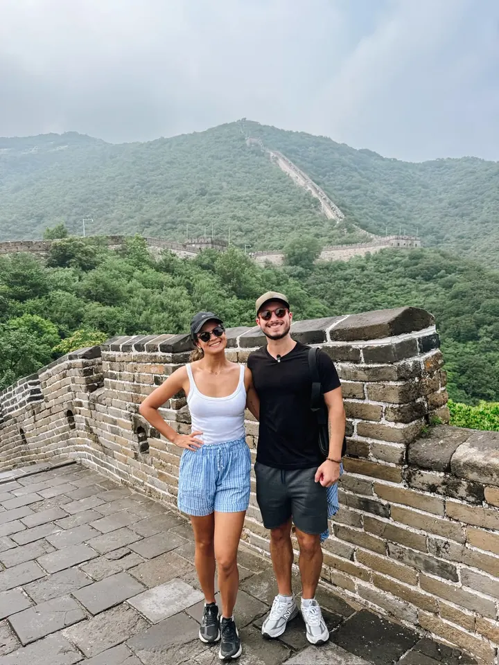 João e Jennifer na Muralha da China
